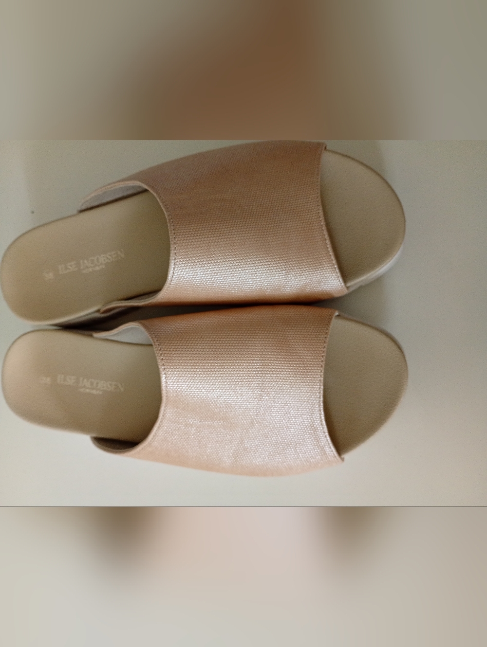 Ilse Jacobsen Metallic Champagne Slide Sandals (38)